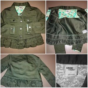3/$20💰Ruffle army green jean texture jacket